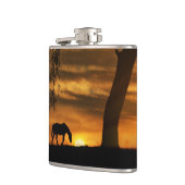 Een kunstkolf voor paarden en eikenbomen heupfles (Links)