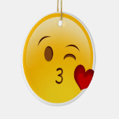 Een kus-oji-sticker aansteken keramisch ornament (Rechts)