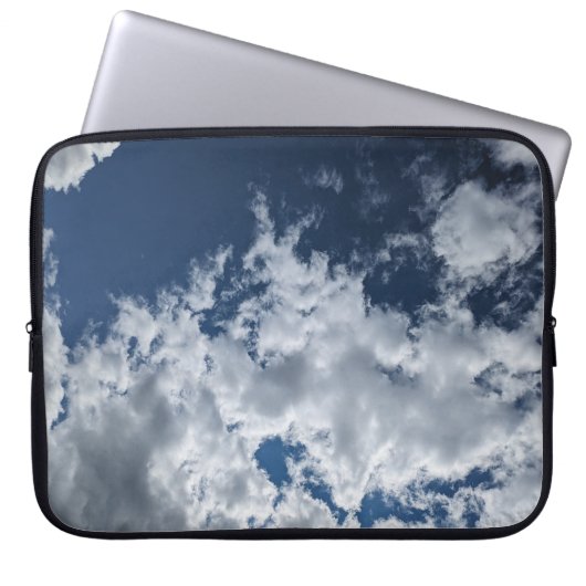 Een laag wolken laptop sleeve (Voorkant)
