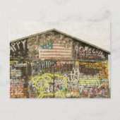 Een landelijke schuur bedekt met graffiti briefkaart (Voorkant)