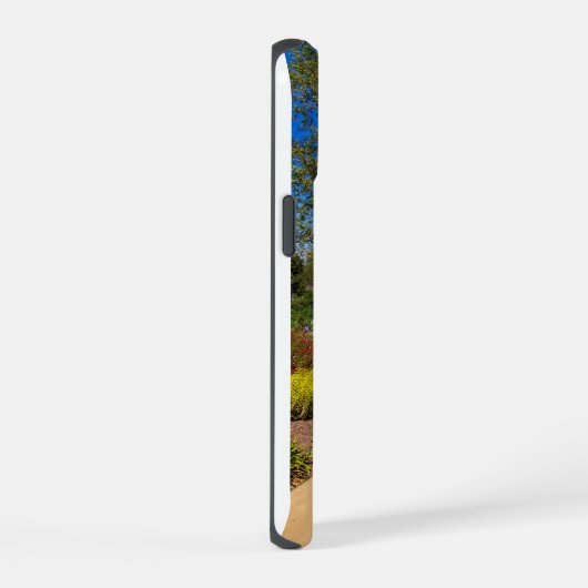 een lang kronkelend voetpad bij Descanso Gardens iPhone 15 Case (Rechterkant)
