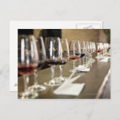 Een lange rij van de opstelling van wijnglazen zo briefkaart (Voorkant / Achterkant)