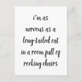 een langharige kat in een kamer vol schommelstoele briefkaart (Voorkant)