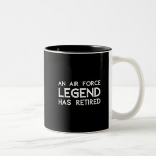 Een legende van de luchtmacht is met pensioen gega tweekleurige koffiemok