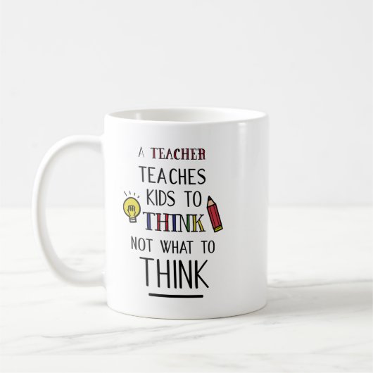 Een leraar leert kinderen om niet te denken wat te koffiemok (Links)