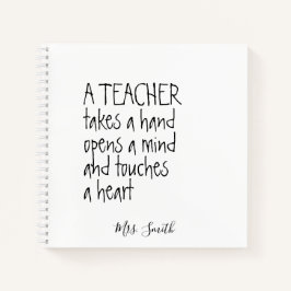 Een leraar neemt een hand in notitieboek