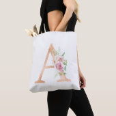 Een letter bloemenontworpen canvas tas (Dichtbij)