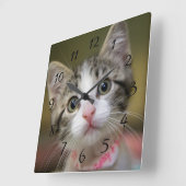 Een leuk katje met groene ogen vierkante klok (Hoek)