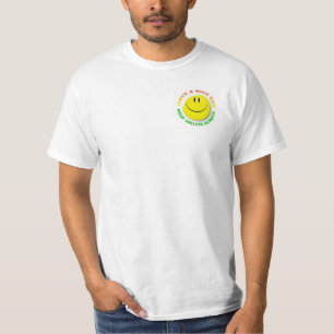 Een leuke dag, altijd blijven glimlachen met witte t-shirt