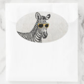 Een leuke grappige schets met een trendy bril. ovale sticker (Tas)