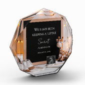 Een leuke vreugdevolle baby giraffe zwangerschapsa fotoblokken (Links)