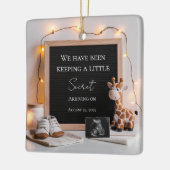 Een leuke vreugdevolle baby giraffe zwangerschapsa keramisch ornament (Links)