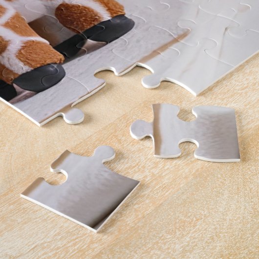 Een leuke vreugdevolle baby giraffe zwangerschapsa legpuzzel (Zijkant)