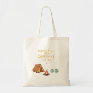 Een leven en een kampvuur opbouwen samen Schatti Tote Bag