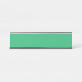 Een levendig groen blad met prominente aderen en e bureau naambordje (Voorkant)