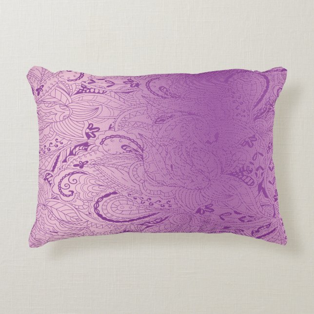 Een levendig paarse stof ontwerp met ingewikkelde accent kussen (Voorkant)