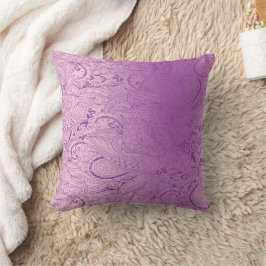 Een levendig paarse stof ontwerp met ingewikkelde kussen