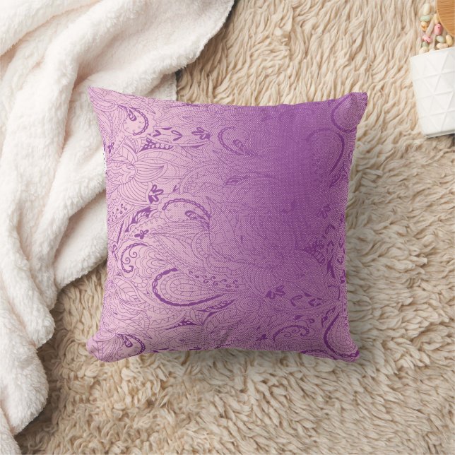 Een levendig paarse stof ontwerp met ingewikkelde kussen (Deken)