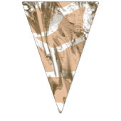 Een levendig stoffenontwerp met ingewikkelde bloem vlaggetjes (Tweede vlag)