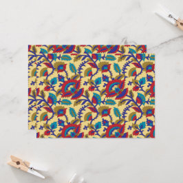 Een levendig textiel kunstwerk met vet rood, ja kaart