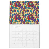 Een levendig textiel kunstwerk met vet rood, ja kalender (Feb 2027)