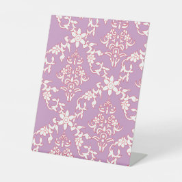 Een levendig textielontwerp met een ingewikkeld pa reclamebord met voetstuk