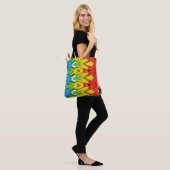 Een levendig trendy kleurrijk klassiek zigzagpatro tote bag (Op model)