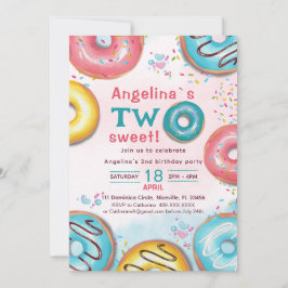 Een levendige 2e verjaardagsuitnodiging met donuts kaart