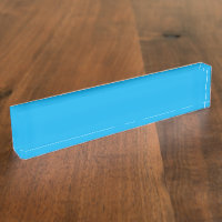 Een levendige blauwe lucht met een paar verspreide
