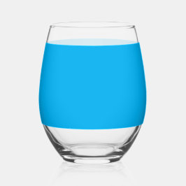 Een levendige effen blauwe achtergrond vult het ka wijnglas zonder voet