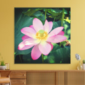Een levendige lotusbloem canvas afdruk (Insitu (Woonkamer))