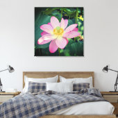 Een levendige lotusbloem canvas afdruk (Insitu (Slaapkamer))