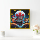 Een levendige motorfiets onder het Canadese maanli Vierkante Klok (Huis)