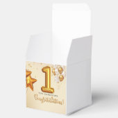 Een levendige viering van een jaar bedankdoosjes (Geopend)