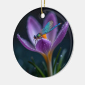 Een libel op een krokusbloem keramisch ornament (Links)