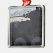 Een lichte gepantserde brand metalen ornament (Links)