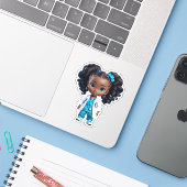 Een lid van het Artsen Team - Blauw Sticker (Laptop met iPhone)