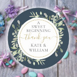 Een lief begin diep Zee groen bruiloft gunst Ronde Sticker<br><div class="desc">Met delicate waterverf groen bladeren op een diep zee blauwe achtergrond,  deze chique botanische dank u sticker kan worden gepersonaliseerd met uw speciale trouwdag bericht en namen. Ontworpen door Thisnotme©</div>