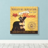 Een liefdevolle miniatuur Schnauzer maakt ons huis Canvas Afdruk (Insitu (Houten vloer))