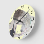 Een liefhebbende tekening van een meisje dat een k ronde klok (Hoek)