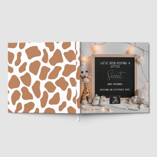 Een lieflijk zittende giraffe Keepsake baby boek (Volledig)