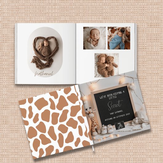 Een lieflijk zittende giraffe Keepsake baby boek