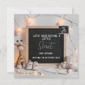 Een lieflijk zittende giraffe zwangerschapsaankond kaart (Voorkant)