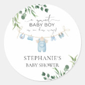 Een lieve baby jongen is onderweg Laundry Blue Ronde Sticker (Voorkant)