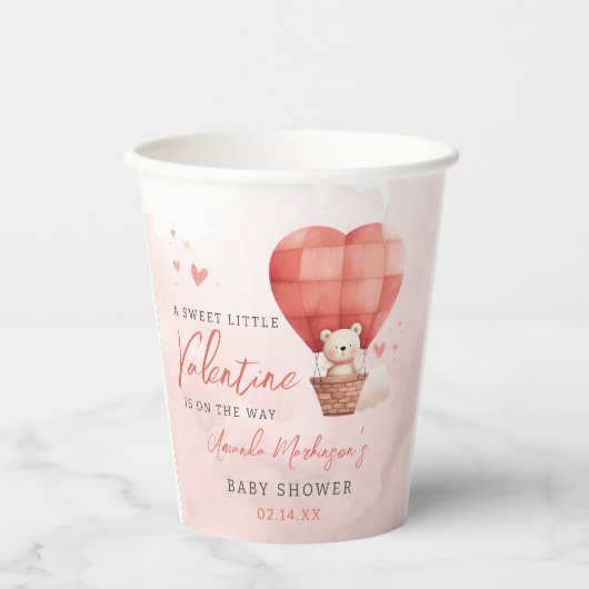 Een lieve kleine Valentijn is op de weg Baby showe Papieren Bekers (Voorkant)