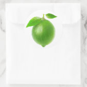 Eén limoen met bladeren ronde sticker (Tas)