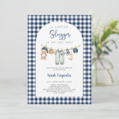 Een Little Slugger Baby Shower Jongensuitnodiging Kaart (Staand voorkant)
