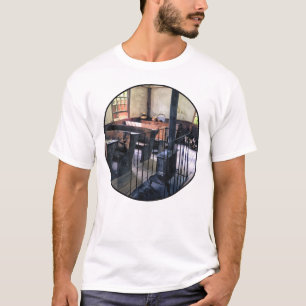 Eén lokaal schooltje met kachel t-shirt