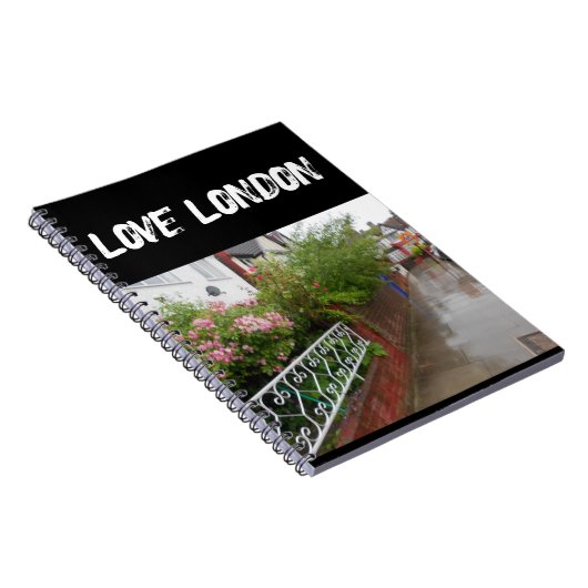 Een Londense straat en regen Engeland Notitieboek (Rechterzijde)