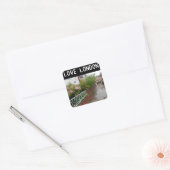 Een Londense straat en regen Engeland Vierkante Sticker (Envelop)